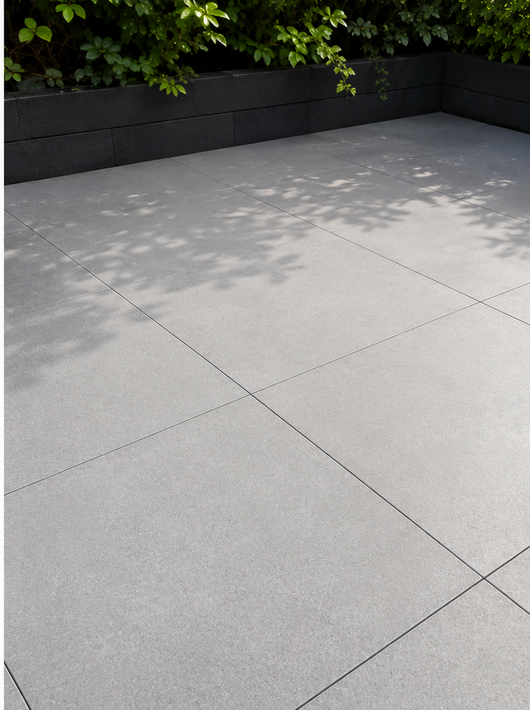 Für Schwarzer Belag auf Terrassenplatten